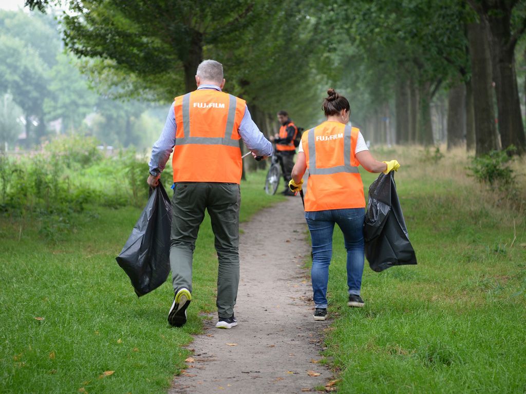 De aftrap voor de vernieuwde samenwerking met ContourdeTwern: Fujifilm doet mee met de World Clean up day. 